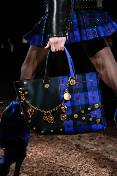 Look 32